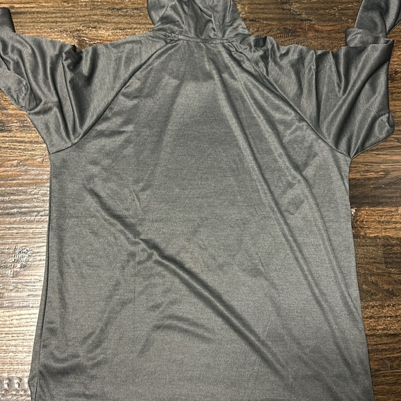 2 Under Armour Loose Fit HeatGear Performance Pullover in Size XL EUC - Picture 8 of 14